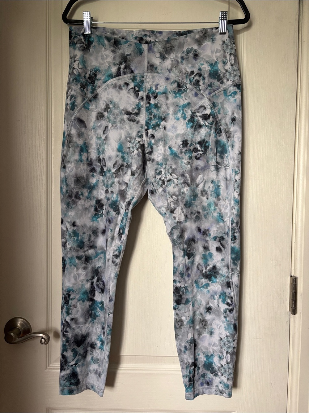 lululemon athletica Teal, Gray & White Floral-Print Leggings